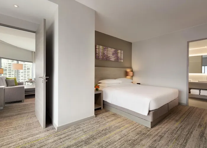 Отель Hyatt Place Sukhumvit 24 Бангкок