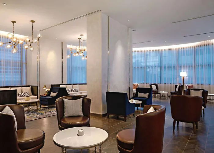 Отель Hyatt Place Sukhumvit 24 Бангкок