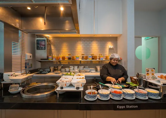 Отель Hyatt Place Sukhumvit 24