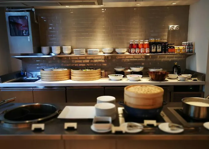 Отель Hyatt Place Sukhumvit 24 Бангкок
