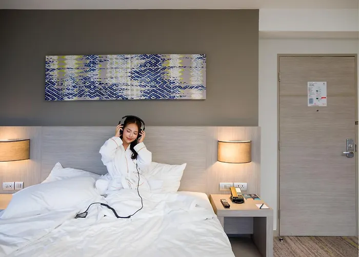 Отель Hyatt Place Sukhumvit 24 Бангкок